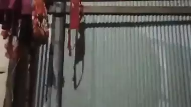 Bangla sex video of a poor aunty bouncing on a plastic bottle