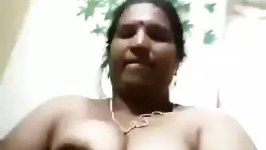 Badi boob aunty solo MMS